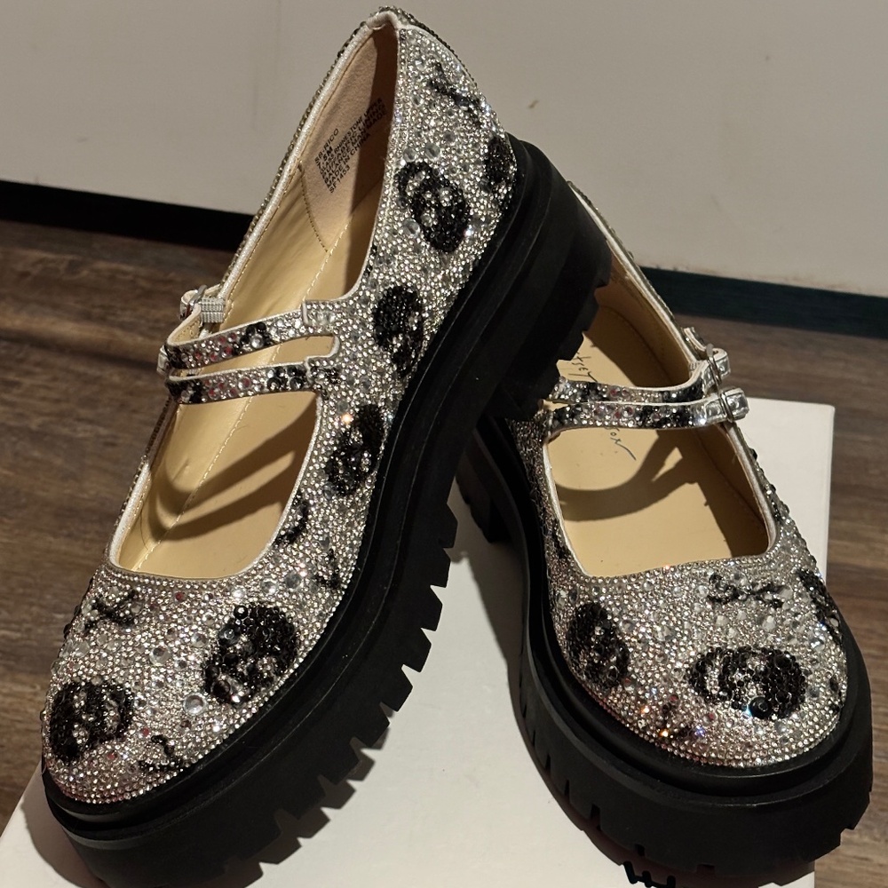 Betsey Johnson Rico Silver Skulls Size 7.5